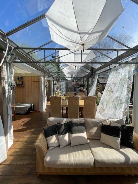 Vrijstaande Accommodatie Glamping De Kas Inn Hank Exterior foto